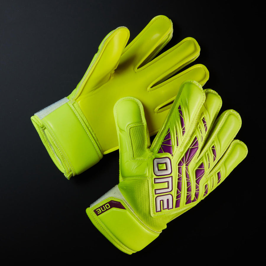 One Glove Jr. Apex Origin Goalkeeper Glove